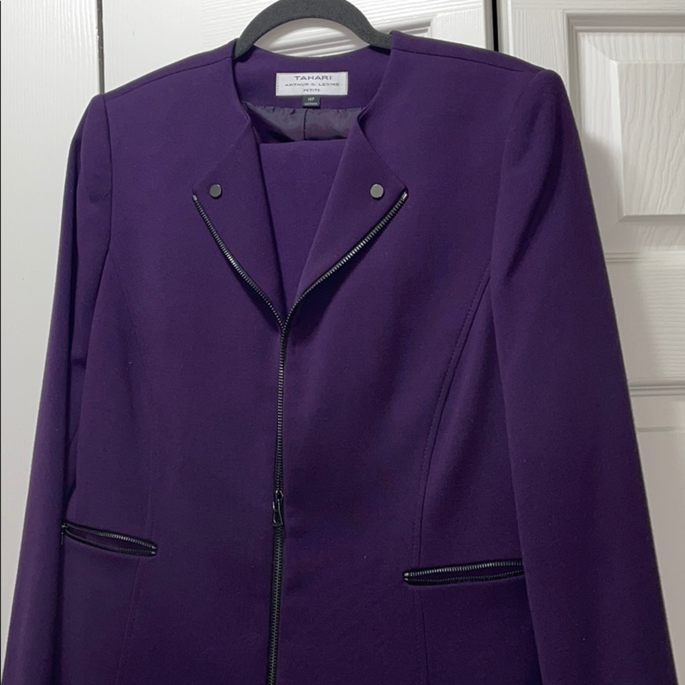 Tahari skirt suit